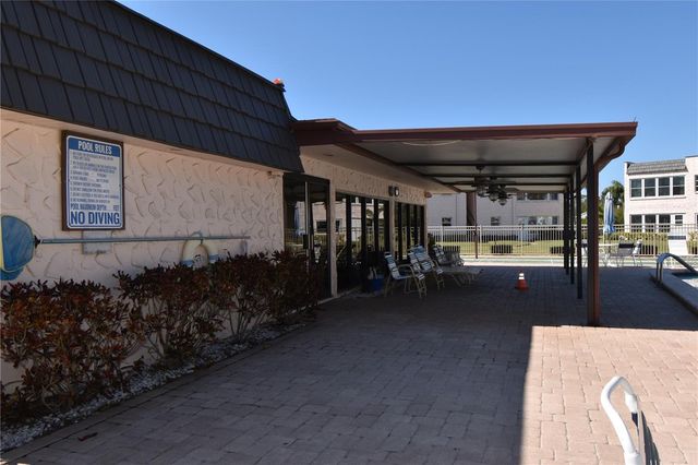 121 FERNWOOD CIRCLE 121, Seminole, FL 33777