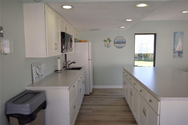 121 FERNWOOD CIRCLE 121, Seminole, FL 33777