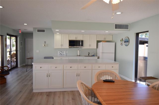 121 FERNWOOD CIRCLE 121, Seminole, FL 33777