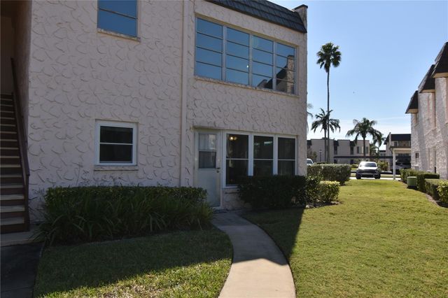 121 FERNWOOD CIRCLE 121, Seminole, FL 33777