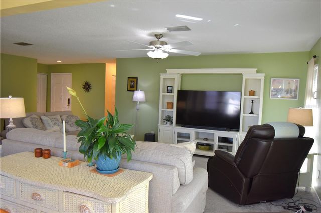 121 FERNWOOD CIRCLE 121, Seminole, FL 33777