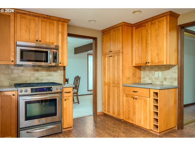 10170 Sw SILETZ Dr, Tualatin, OR 97062