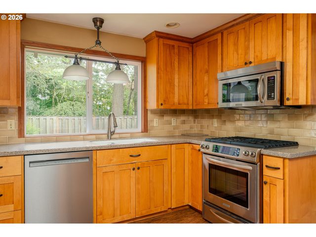10170 Sw SILETZ Dr, Tualatin, OR 97062