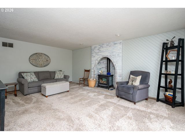 10170 Sw SILETZ Dr, Tualatin, OR 97062