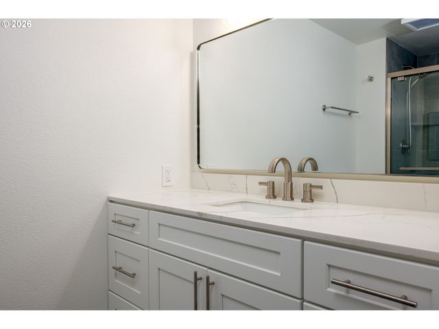 10170 Sw SILETZ Dr, Tualatin, OR 97062