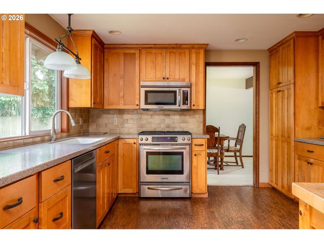 10170 Sw SILETZ Dr, Tualatin, OR 97062
