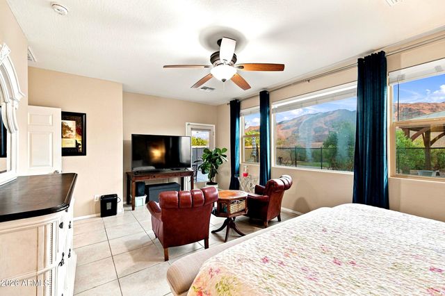 2429 W HAYDUK Road, Phoenix, AZ 85041