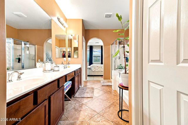 2429 W HAYDUK Road, Phoenix, AZ 85041