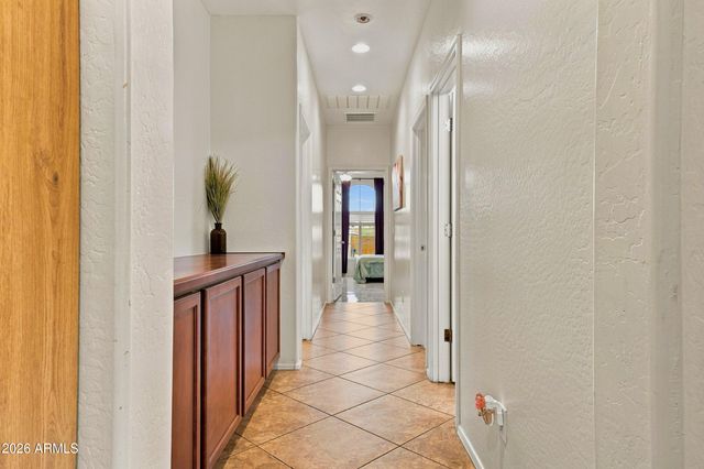2429 W HAYDUK Road, Phoenix, AZ 85041