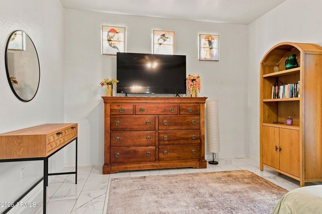 2429 W HAYDUK Road, Phoenix, AZ 85041