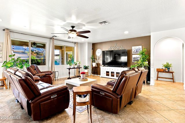 2429 W HAYDUK Road, Phoenix, AZ 85041