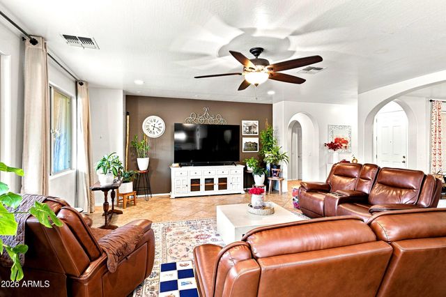 2429 W HAYDUK Road, Phoenix, AZ 85041