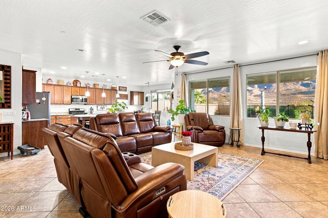 2429 W HAYDUK Road, Phoenix, AZ 85041