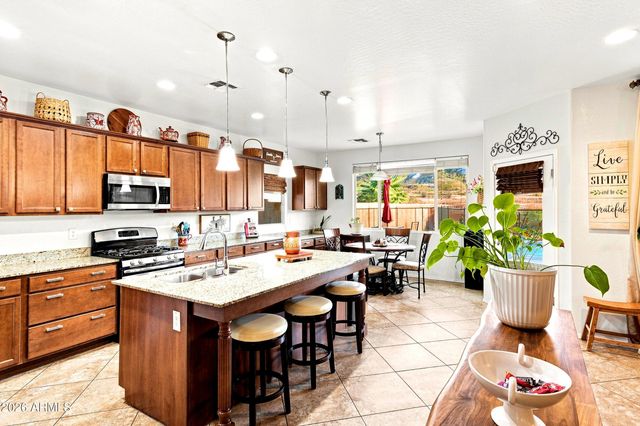 2429 W HAYDUK Road, Phoenix, AZ 85041