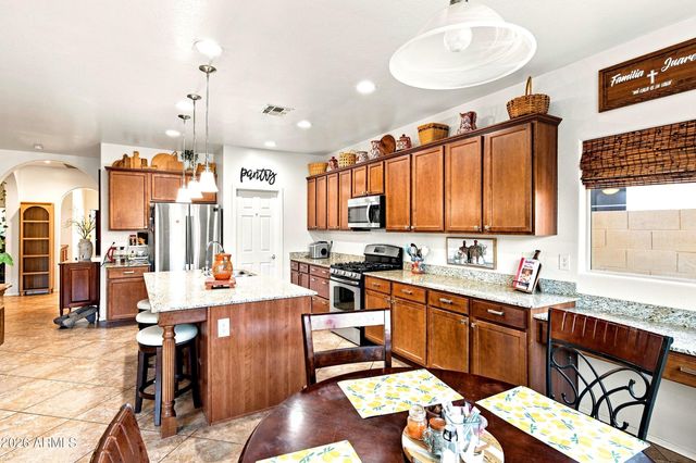 2429 W HAYDUK Road, Phoenix, AZ 85041