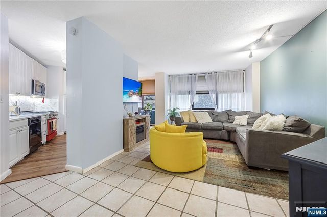 7004 Kennedy Boulevard 4A, Guttenberg, NJ 07093