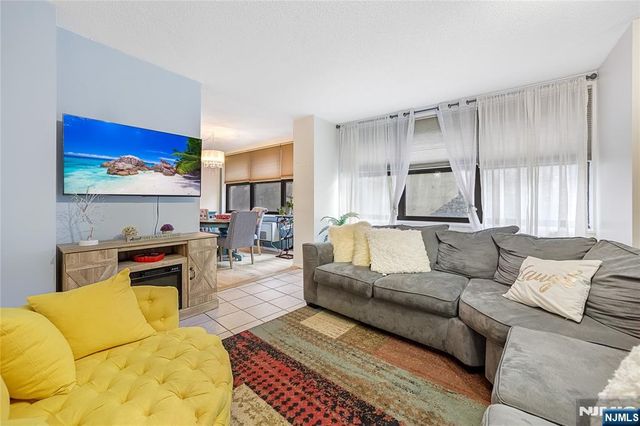 7004 Kennedy Boulevard 4A, Guttenberg, NJ 07093