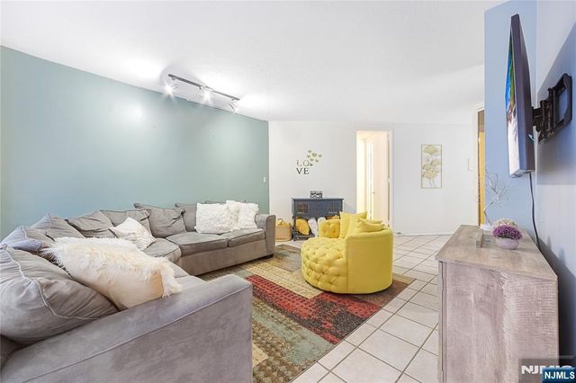 7004 Kennedy Boulevard 4A, Guttenberg, NJ 07093