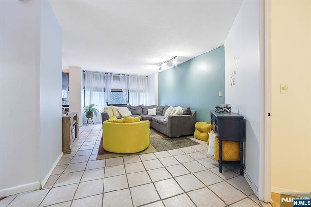 7004 Kennedy Boulevard 4A, Guttenberg, NJ 07093