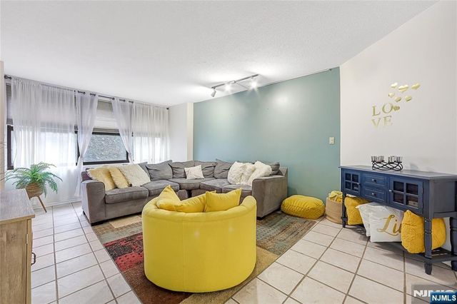 7004 Kennedy Boulevard 4A, Guttenberg, NJ 07093