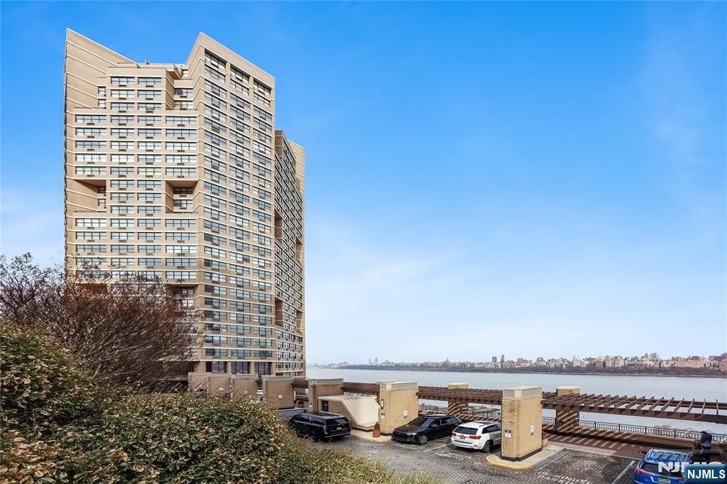 7004 Kennedy Boulevard 4A, Guttenberg, NJ 07093