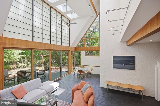 2853 ALLENDALE PL NW, Washington, DC 20008