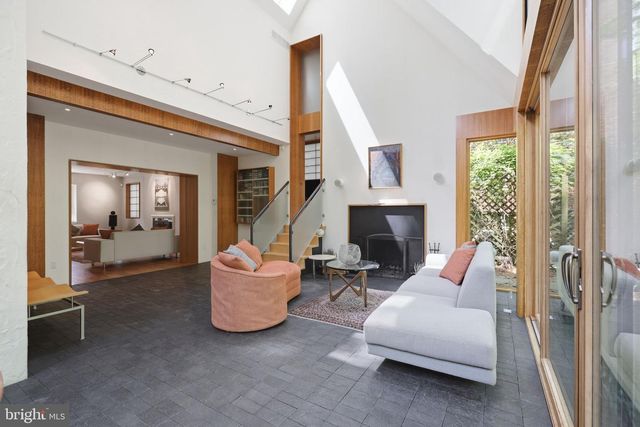 2853 ALLENDALE PL NW, Washington, DC 20008