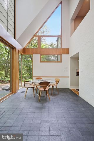 2853 ALLENDALE PL NW, Washington, DC 20008