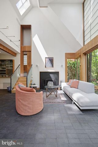 2853 ALLENDALE PL NW, Washington, DC 20008