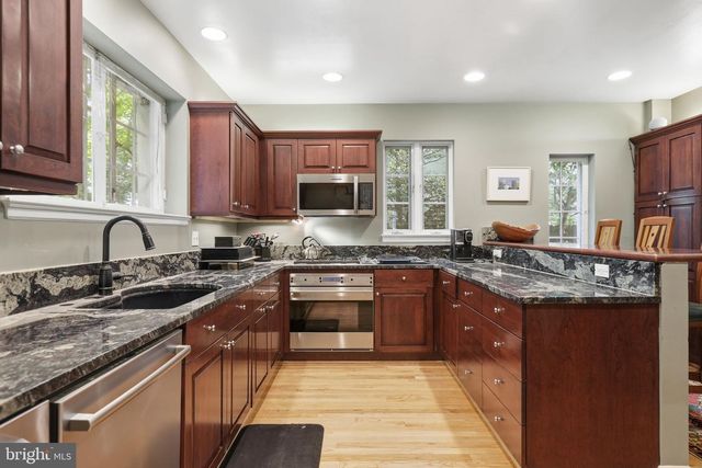 2853 ALLENDALE PL NW, Washington, DC 20008