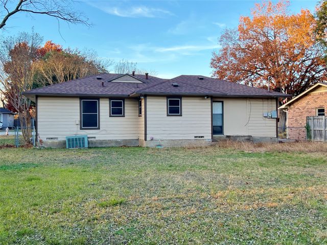 106 Monticello Drive, Waxahachie, TX 75165