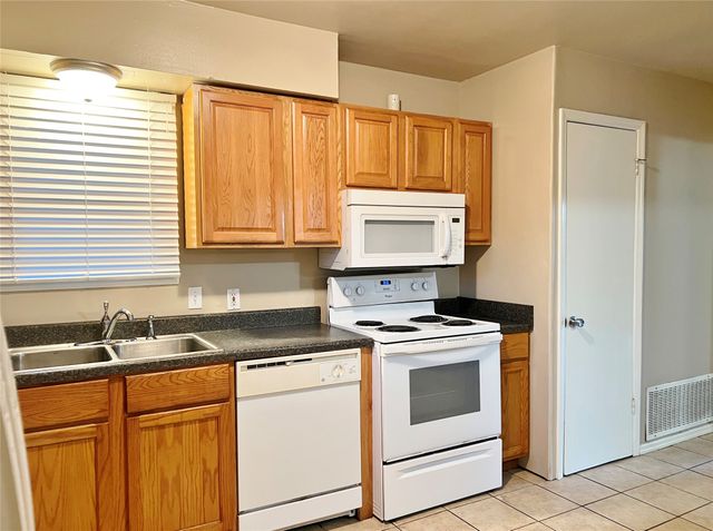 106 Monticello Drive, Waxahachie, TX 75165