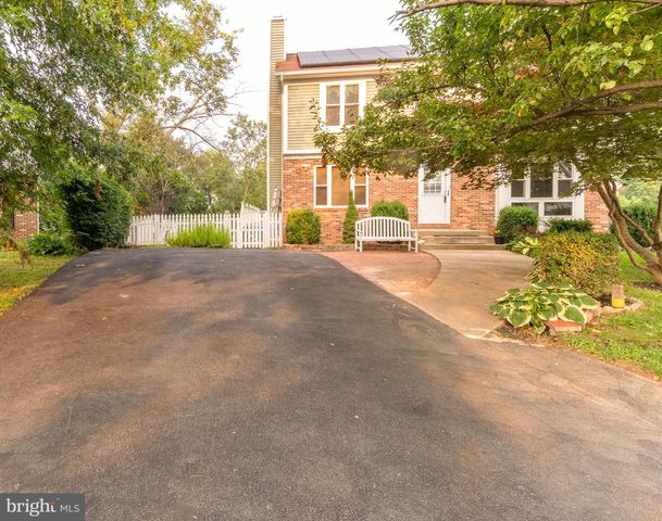 3 MCFARLIN CT, Germantown, MD 20874