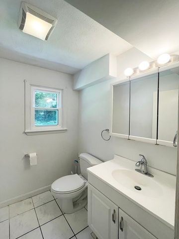 744 Dedham St, Newton, MA 02459