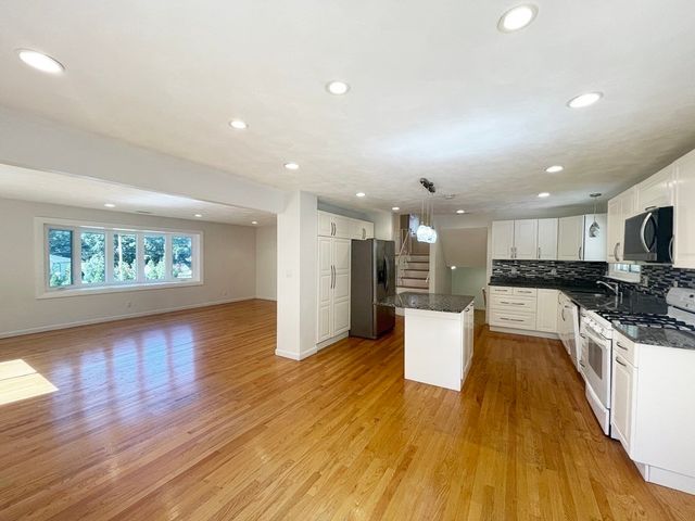 744 Dedham St, Newton, MA 02459