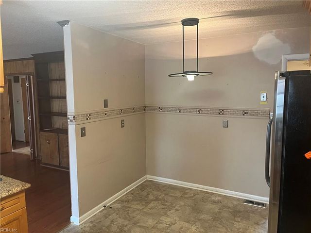 73 Colombia DR, Newport News, VA 23608