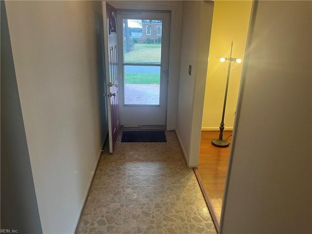 73 Colombia DR, Newport News, VA 23608