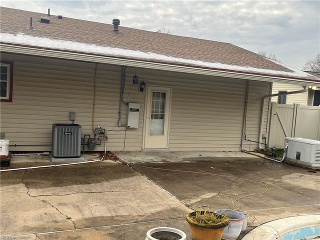 73 Colombia DR, Newport News, VA 23608