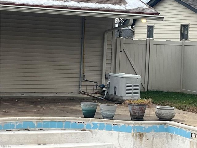 73 Colombia DR, Newport News, VA 23608