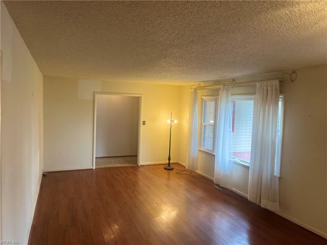 73 Colombia DR, Newport News, VA 23608