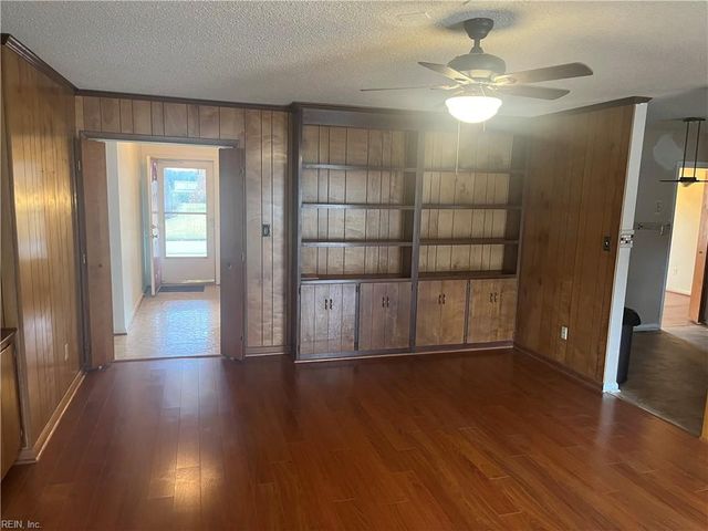 73 Colombia DR, Newport News, VA 23608