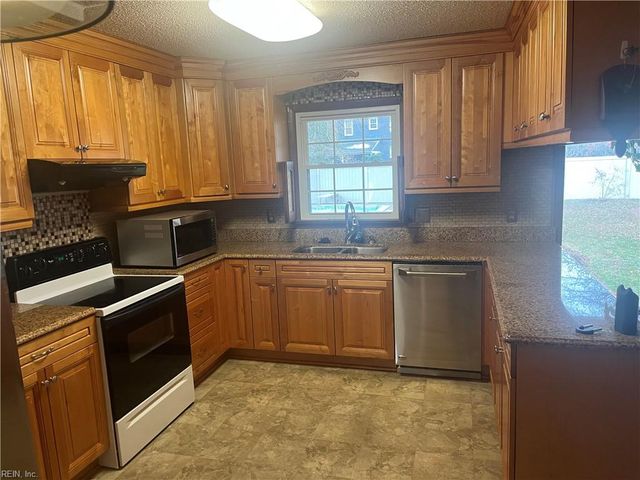 73 Colombia DR, Newport News, VA 23608