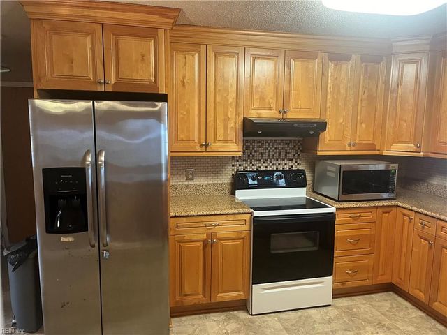 73 Colombia DR, Newport News, VA 23608