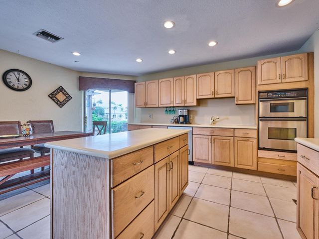 2810 NE 48th Court, Lighthouse Point, FL 33064