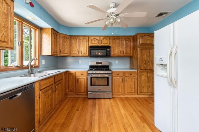 67 Greenbrook Dr, West Milford Twp., NJ 07480