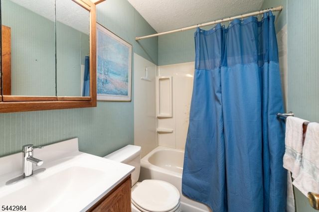 67 Greenbrook Dr, West Milford Twp., NJ 07480