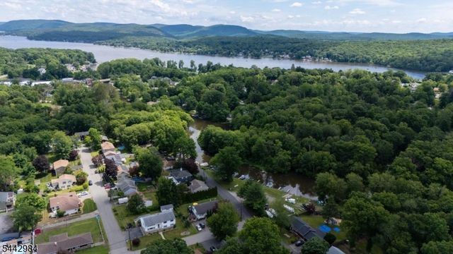 67 Greenbrook Dr, West Milford Twp., NJ 07480
