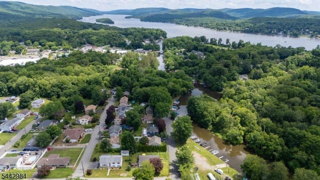 67 Greenbrook Dr, West Milford Twp., NJ 07480