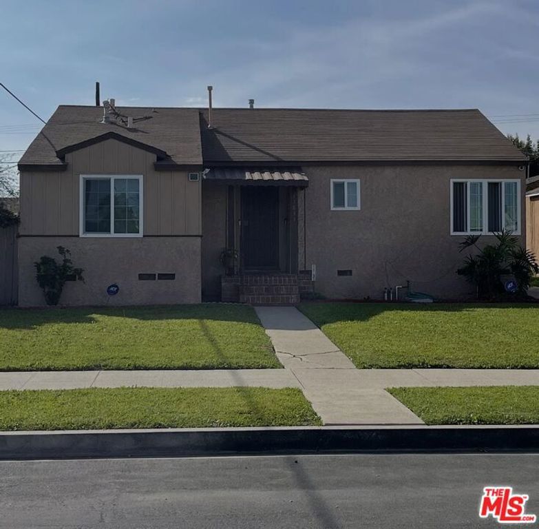 11831 Orchard Avenue, Los Angeles, CA 90044