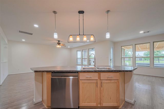 3215 Laurel Bend Lane, Pearland, TX 77584